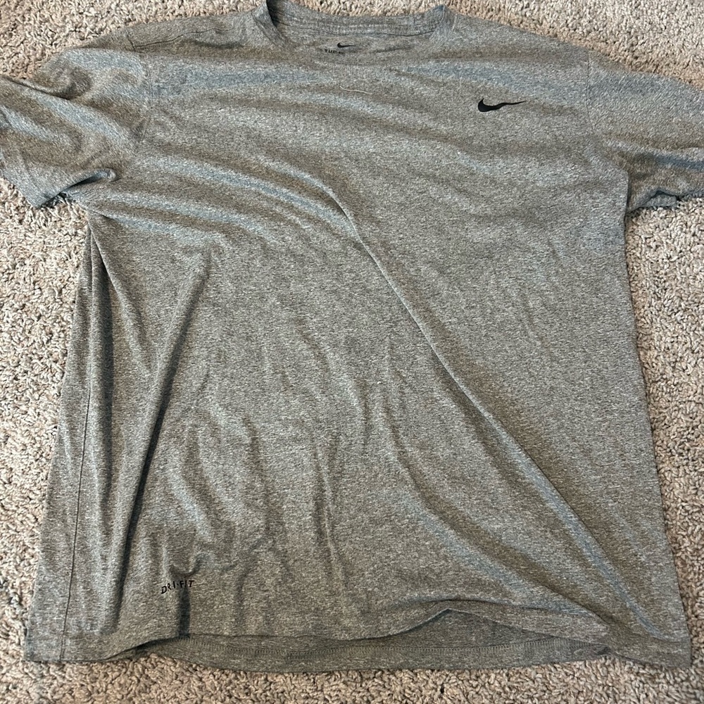 Nike Men's Gray T-Shirt